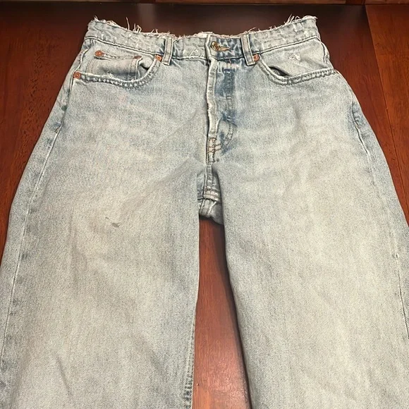 Zara High Waist Jeans size 8 with distressing light wash - Picture 1 of 12